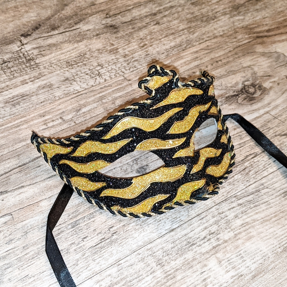 Striped Masquerade Mask - Picture 5 of 10